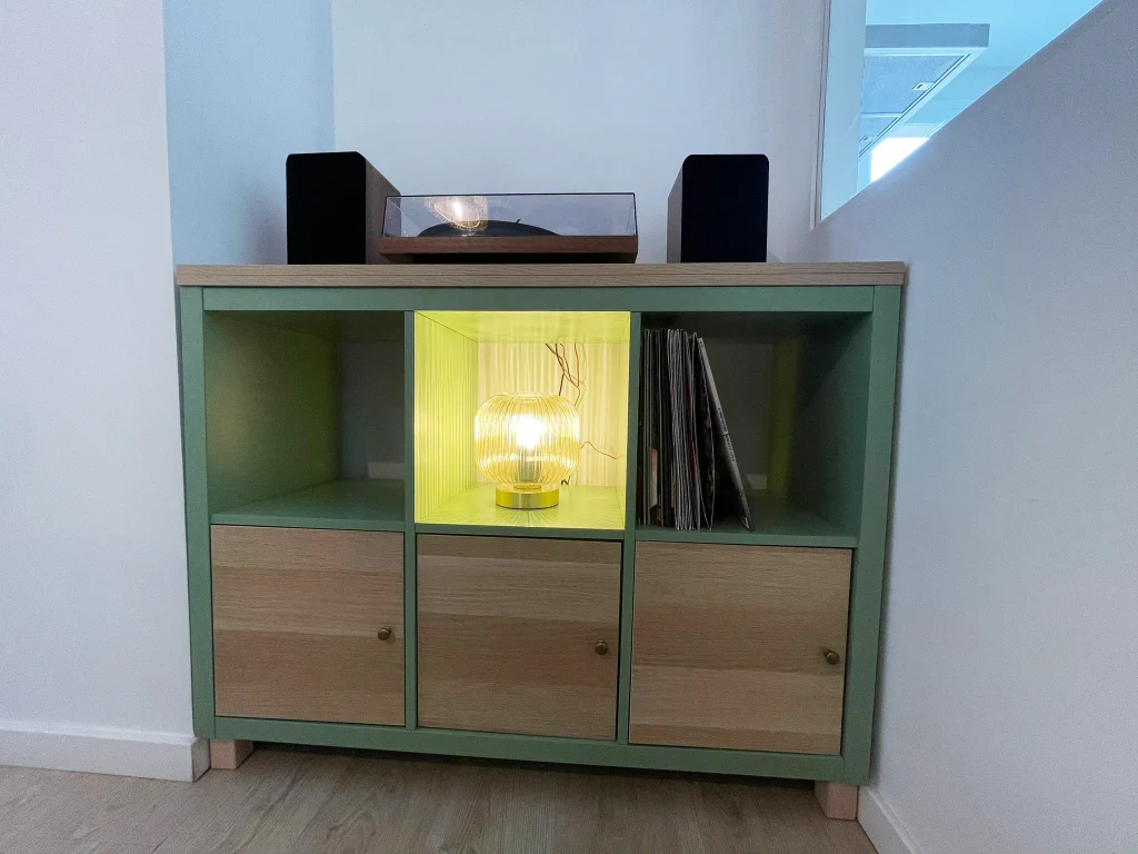 Lacado de mueble de madera en color verde en Alicante
